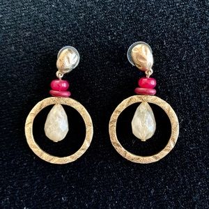 Beautiful crystal and gold hoop earrings. Excellent condition. Worn one time.